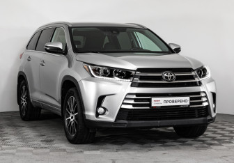 Подержанный автомобиль Toyota Highlander 2019 года (3 фото)