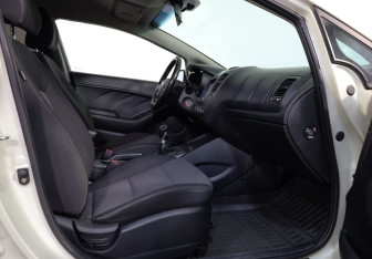 Подержанный автомобиль Kia Cerato Sedan 2014 года (20 фото)