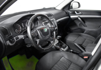 Подержанный автомобиль Skoda Octavia Liftback 2009 года (9 фото)