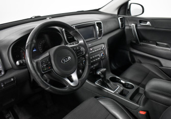 Подержанный автомобиль Kia Sportage 2018 года (9 фото)