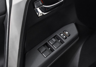 Подержанный автомобиль Toyota RAV4 2016 года (10 фото)