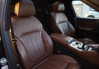 Подержанный автомобиль BMW X6 2020 года (32 фото)