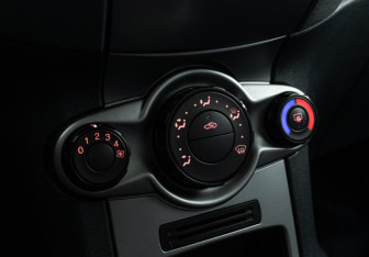 Подержанный автомобиль Ford Fiesta Hatchback 2009 года (15 фото)