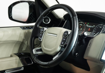 Подержанный автомобиль Land Rover Range Rover 2015 года (37 фото)