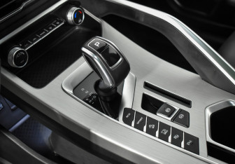 Подержанный автомобиль Geely Coolray 2022 года (10 фото)