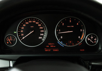 Подержанный автомобиль BMW X5 2015 года (12 фото)