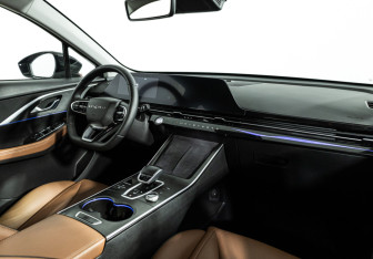 Подержанный автомобиль Omoda C5 2023 года (9 фото)