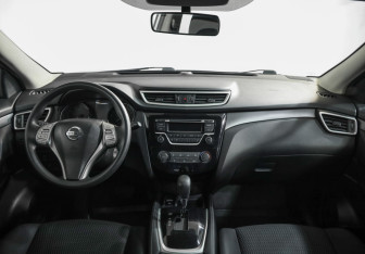 Подержанный автомобиль Nissan Qashqai 2015 года (9 фото)