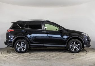 Подержанный автомобиль Toyota RAV4 2016 года (4 фото)