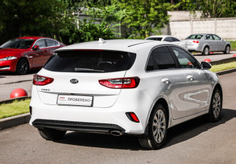 Подержанный автомобиль Kia Ceed Hatchback 2018 года (6 фото)