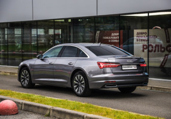 Подержанный автомобиль Audi A6 Sedan 2019 года (8 фото)