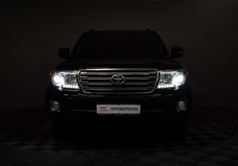 Подержанный автомобиль Toyota Land Cruiser Suv 2012 года (4 фото)