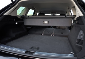 Подержанный автомобиль Volkswagen Touareg 2021 года (32 фото)