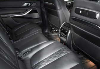Подержанный автомобиль BMW X7 2023 года (14 фото)