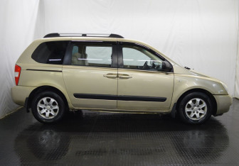 Подержанный автомобиль Kia Carnival 2007 года (4 фото)