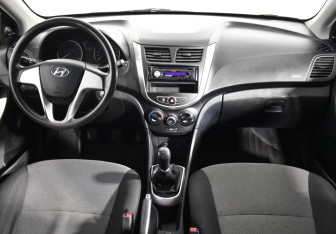 Подержанный автомобиль Hyundai Solaris Sedan 2012 года (13 фото)