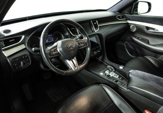 Подержанный автомобиль Infiniti QX50 2018 года (11 фото)