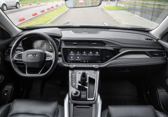 Подержанный автомобиль Geely Atlas Pro 2021 года (11 фото)