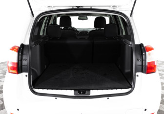 Подержанный автомобиль Nissan Terrano 2020 года (21 фото)