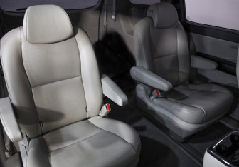 Подержанный автомобиль Kia Carnival 2018 года (26 фото)