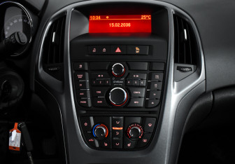 Подержанный автомобиль Opel Astra Hatchback 2014 года (15 фото)