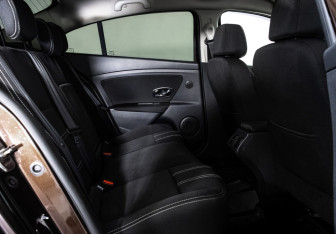 Подержанный автомобиль Renault Fluence 2014 года (15 фото)