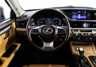 Подержанный автомобиль Lexus ES 2016 года (13 фото)