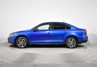 Подержанный автомобиль Volkswagen Jetta Sedan 2018 года (8 фото)