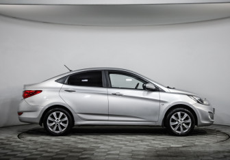 Подержанный автомобиль Hyundai Solaris Sedan 2012 года (4 фото)