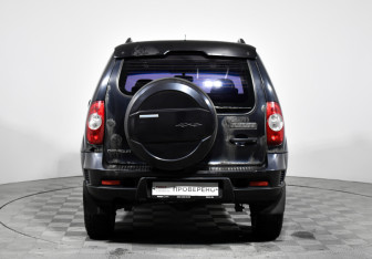 Подержанный автомобиль Chevrolet Niva 2013 года (6 фото)