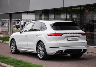 Подержанный автомобиль Porsche Cayenne 2018 года (8 фото)