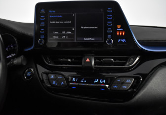Подержанный автомобиль Toyota C-HR 2018 года (16 фото)