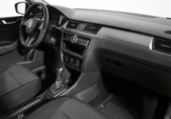 Подержанный автомобиль Skoda Rapid Liftback 2017 года (12 фото)