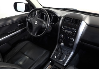 Подержанный автомобиль Suzuki Grand Vitara 2010 года (9 фото)