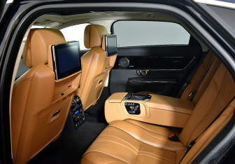 Подержанный автомобиль Jaguar XJ 2016 года (38 фото)