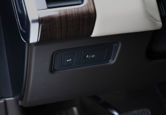 Подержанный автомобиль Land Rover Range Rover Sport 2020 года (26 фото)