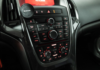 Подержанный автомобиль Opel Astra Hatchback 2013 года (7 фото)