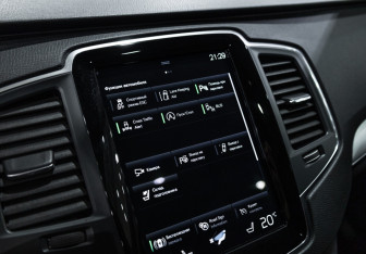 Подержанный автомобиль Volvo XC90 2021 года (19 фото)