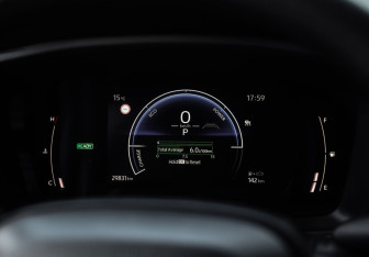 Подержанный автомобиль Toyota Corolla Wagon 2024 года (16 фото)