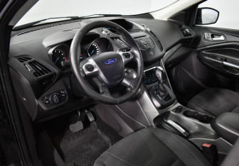 Подержанный автомобиль Ford Kuga 2014 года (9 фото)