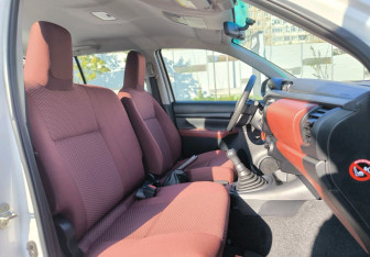 Подержанный автомобиль Toyota Hilux 2021 года (8 фото)