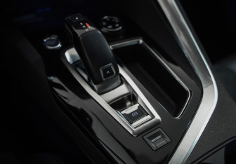 Подержанный автомобиль Peugeot 5008 Suv 2018 года (18 фото)