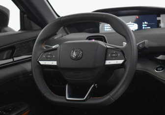 Подержанный автомобиль Changan UNI-V 2023 года (14 фото)