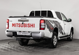 Подержанный автомобиль Mitsubishi L200 2022 года (6 фото)