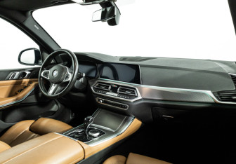 Подержанный автомобиль BMW X5 2019 года (9 фото)