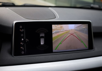 Подержанный автомобиль BMW X5 2017 года (19 фото)