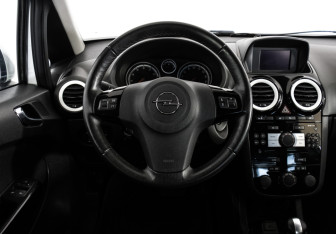Подержанный автомобиль Opel Corsa 2011 года (12 фото)