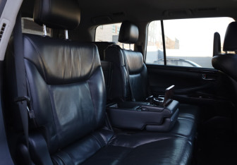 Подержанный автомобиль Lexus LX 2012 года (11 фото)