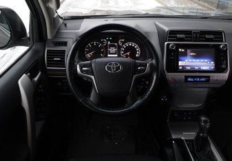 Подержанный автомобиль Toyota Land Cruiser Prado 2018 года (10 фото)