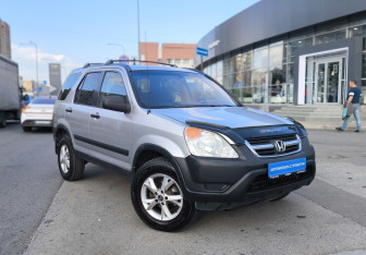 Подержанный автомобиль Honda CR-V 2002 года (3 фото)